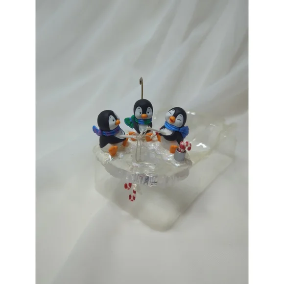 Hallmark Keepsake Ornament 2007 CHILLY FISHY FUN Christmas Decor In Box - Picture 3 of 3